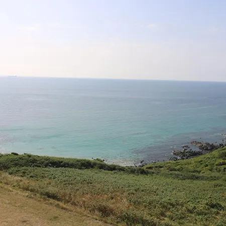 Headland 17 * Coverack