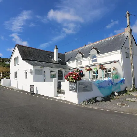 Holiday home Headland 17