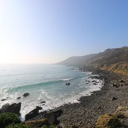 Holiday home Headland 17